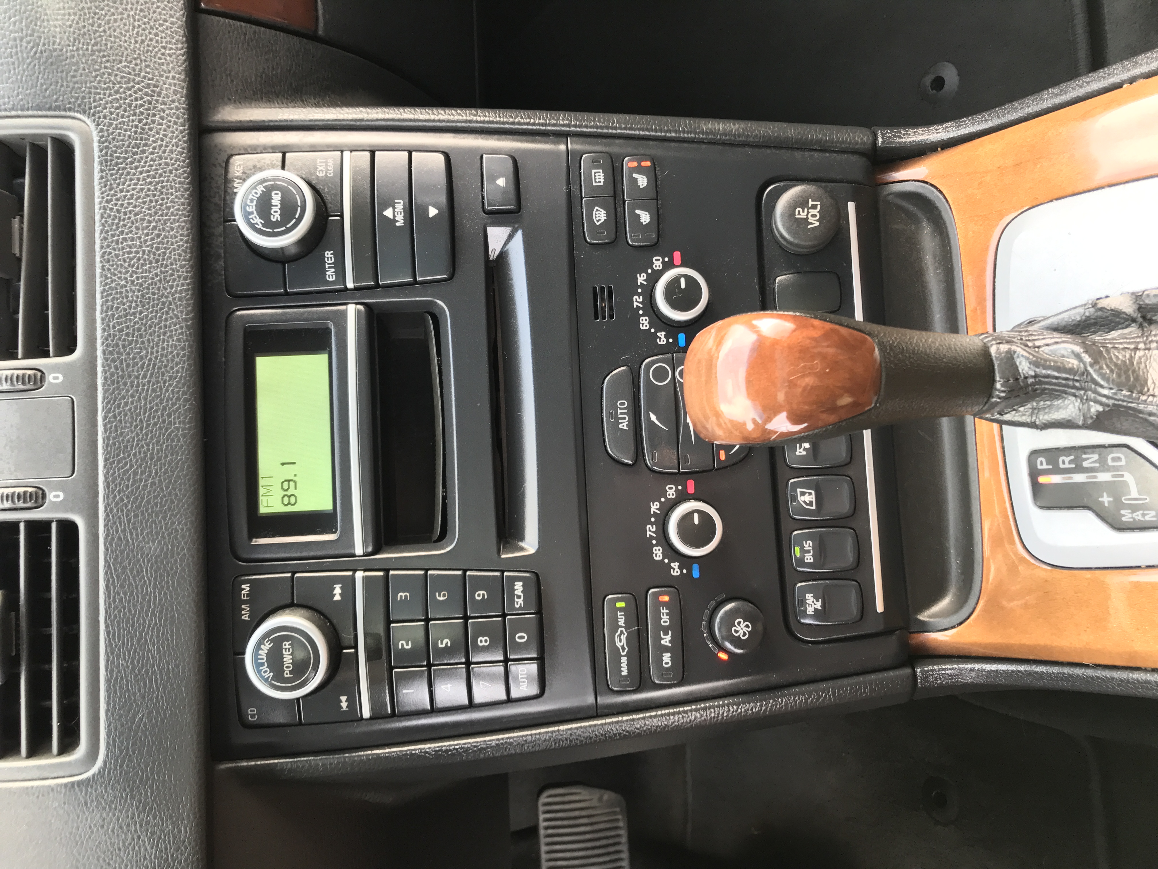 2008 Volvo One Owner XC90 V8 92K with Third Row Seating — photo 32